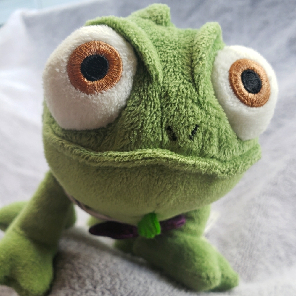 Disney tangled ever after Pascal 9" plush